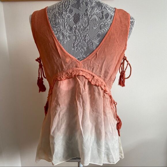 En Crème Ombré V-Neck ruffle trim tank top - NWT - Picture 5 of 8
